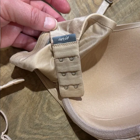 Four Neutral Bras with Underwire Support - Picture 7 of 8